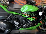 KAWASAKI ZX-6R 2023 顏色 黑深綠 - 「Webike摩托車市」